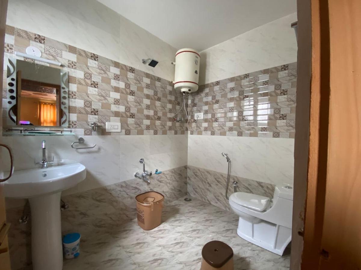 Penthouse Villa Srīnagar Екстериор снимка