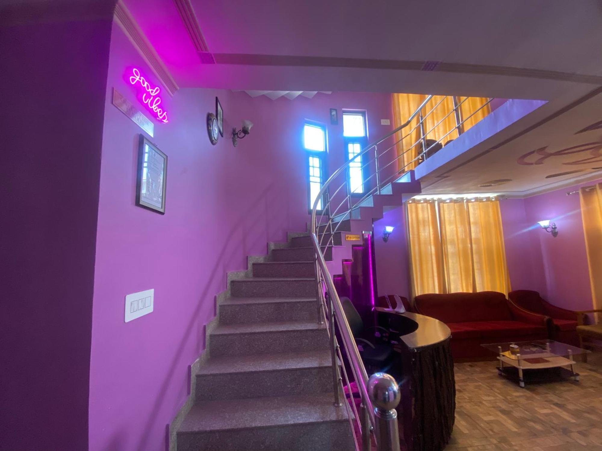 Penthouse Villa Srīnagar Екстериор снимка
