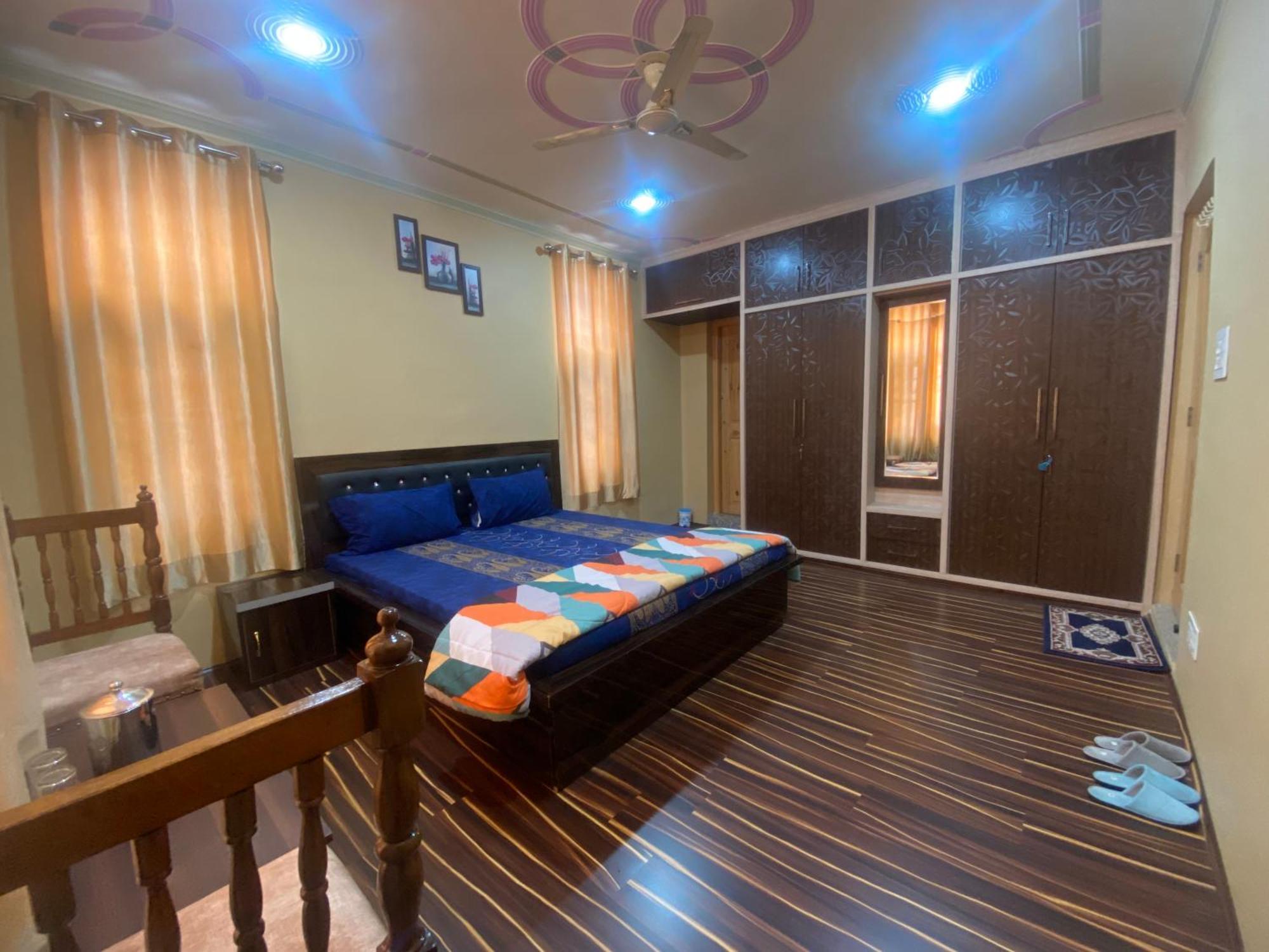 Penthouse Villa Srīnagar Екстериор снимка